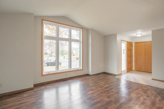 5245 Clayton Drive, Maple Plain, MN 55359