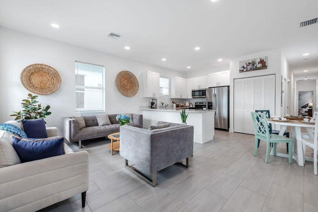 3514 Hiawatha Avenue, West Palm Beach, FL 33409