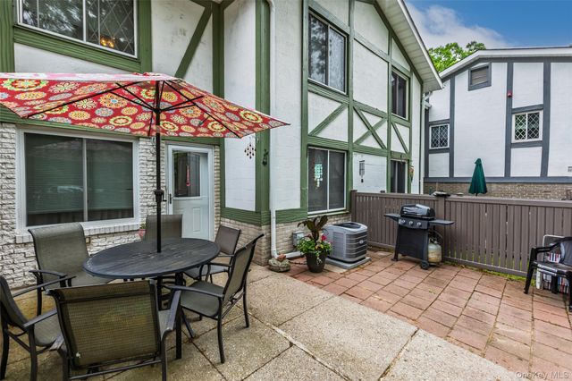 290 Brettonwoods Drive, Coram, NY 11727
