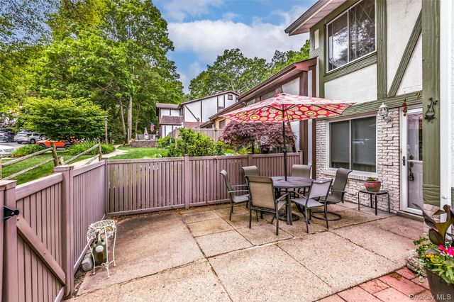 290 Brettonwoods Drive, Coram, NY 11727
