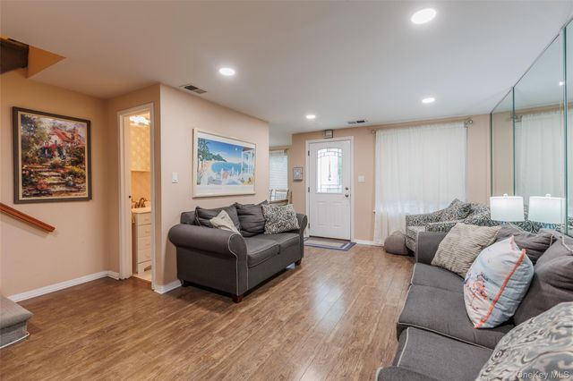 290 Brettonwoods Drive, Coram, NY 11727