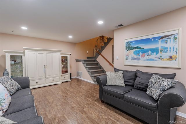 290 Brettonwoods Drive, Coram, NY 11727