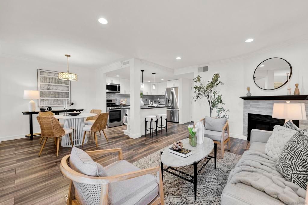 Image 10 of property listing at 13815 Johannesberg 4, Poway, CA 92064