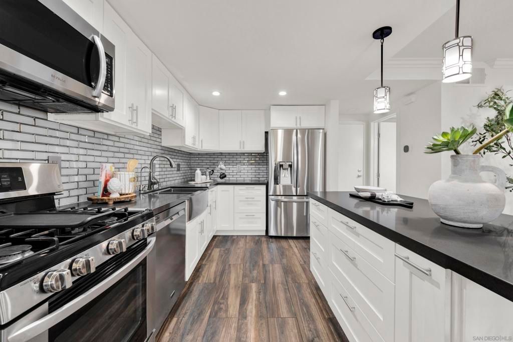 Image 12 of property listing at 13815 Johannesberg 4, Poway, CA 92064