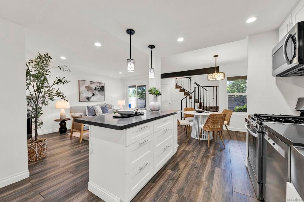 Image 17 of property listing at 13815 Johannesberg 4, Poway, CA 92064