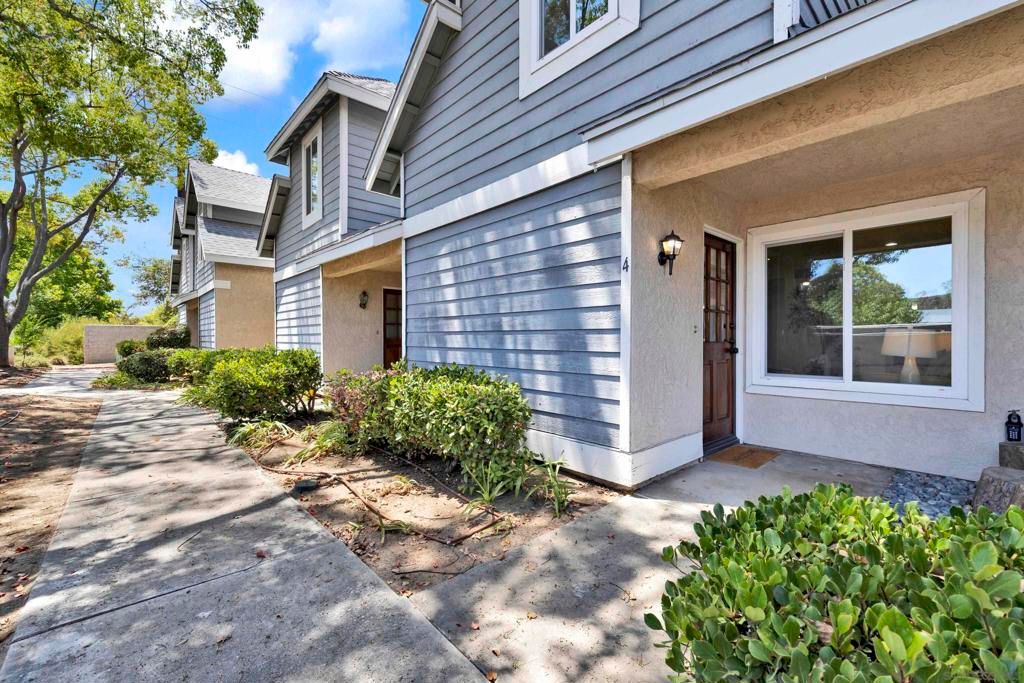 Image 2 of property listing at 13815 Johannesberg 4, Poway, CA 92064