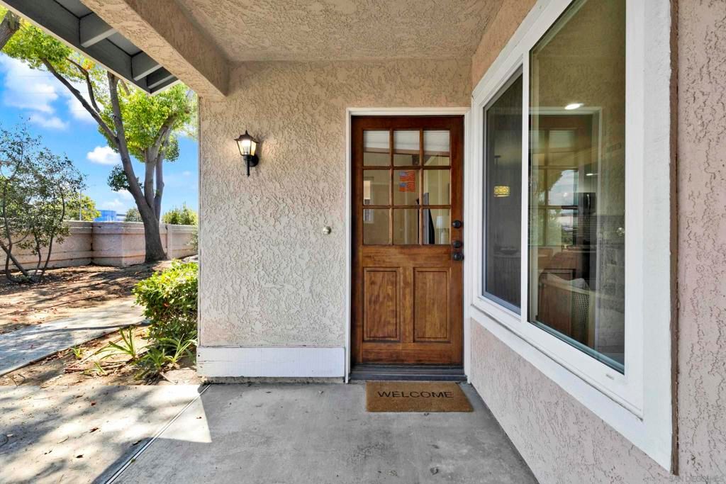 Image 3 of property listing at 13815 Johannesberg 4, Poway, CA 92064