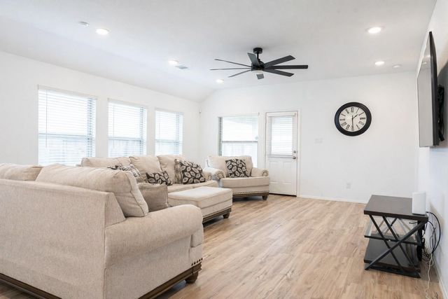 9515 Vicksburg Road, Baytown, TX 77521