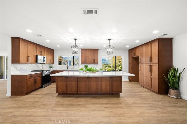 1126 Knoll, San Bernardino, CA 92407