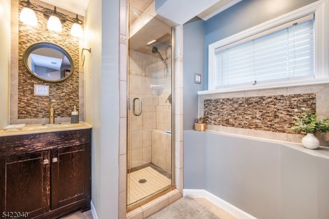 24 Lennon Pl, Clifton City, NJ 07013