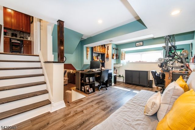 24 Lennon Pl, Clifton City, NJ 07013