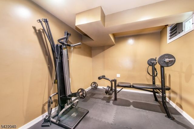 24 Lennon Pl, Clifton City, NJ 07013