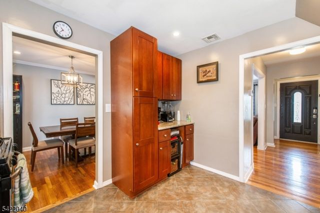 24 Lennon Pl, Clifton City, NJ 07013