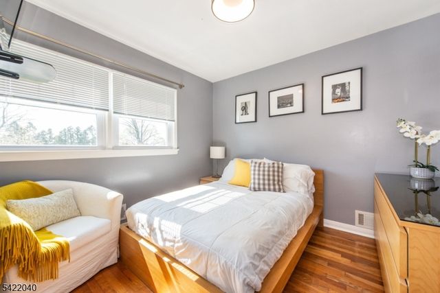 24 Lennon Pl, Clifton City, NJ 07013