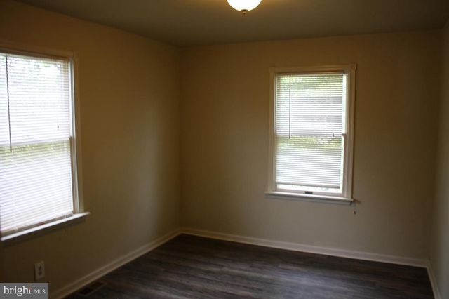 33 S LAFAYETTE AVE, Morrisville, PA 19067