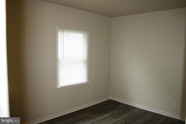 33 S LAFAYETTE AVE, Morrisville, PA 19067