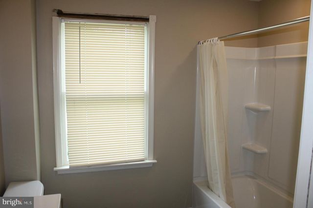 33 S LAFAYETTE AVE, Morrisville, PA 19067