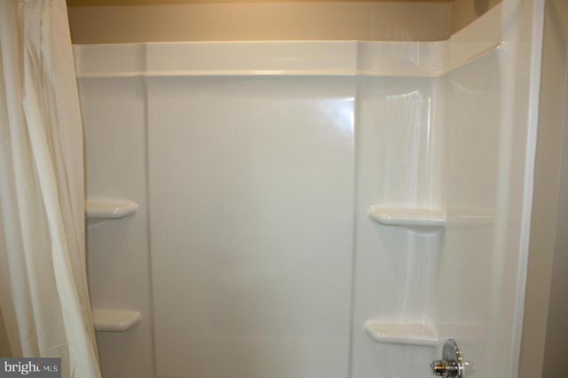 33 S LAFAYETTE AVE, Morrisville, PA 19067