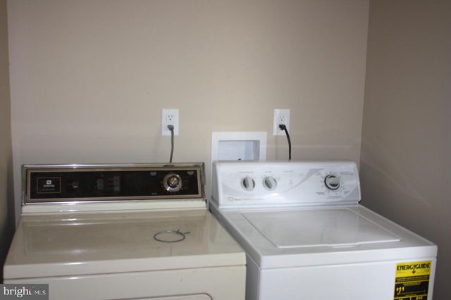 33 S LAFAYETTE AVE, Morrisville, PA 19067