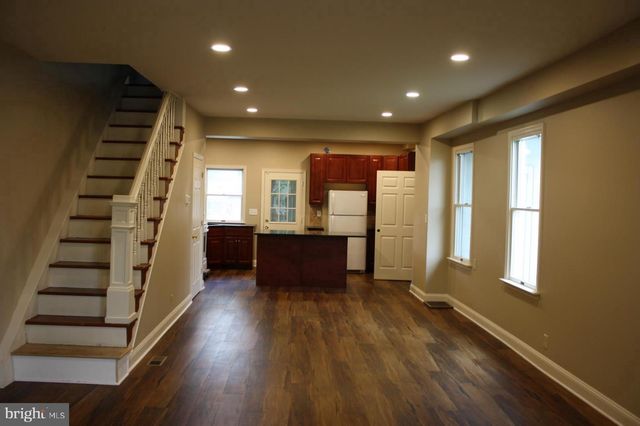 33 S LAFAYETTE AVE, Morrisville, PA 19067
