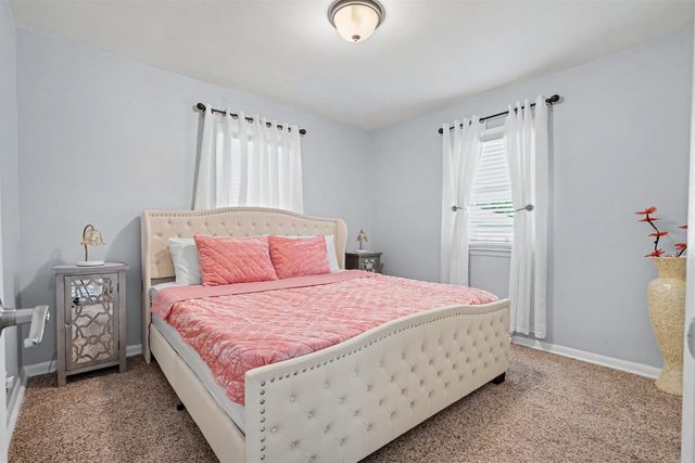 1013 Hawthorne Avenue, Waterloo, IA 50702