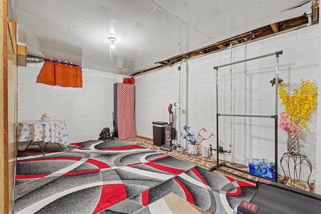 1013 Hawthorne Avenue, Waterloo, IA 50702
