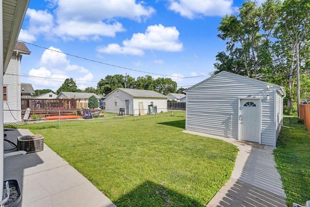 1013 Hawthorne Avenue, Waterloo, IA 50702