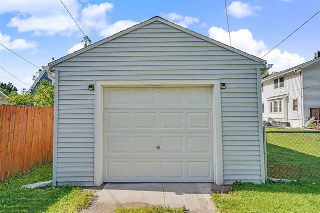 1013 Hawthorne Avenue, Waterloo, IA 50702