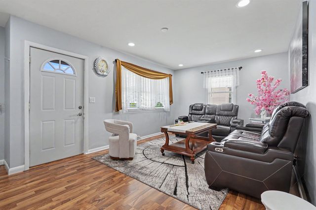 1013 Hawthorne Avenue, Waterloo, IA 50702