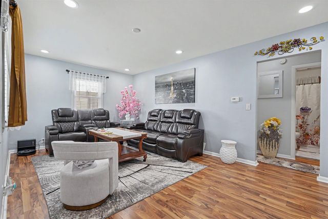 1013 Hawthorne Avenue, Waterloo, IA 50702
