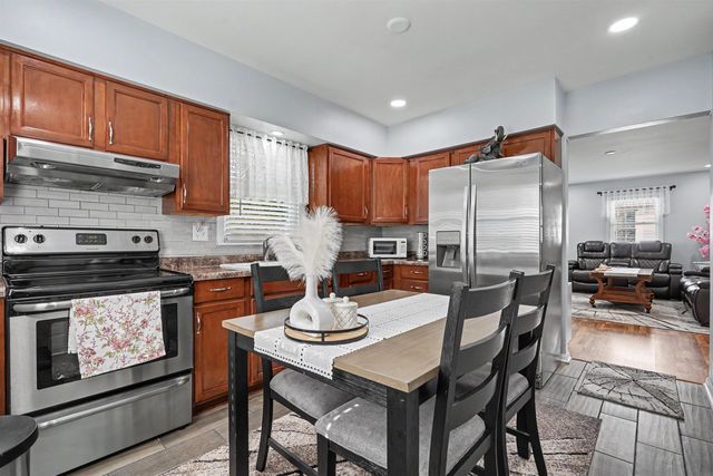 1013 Hawthorne Avenue, Waterloo, IA 50702