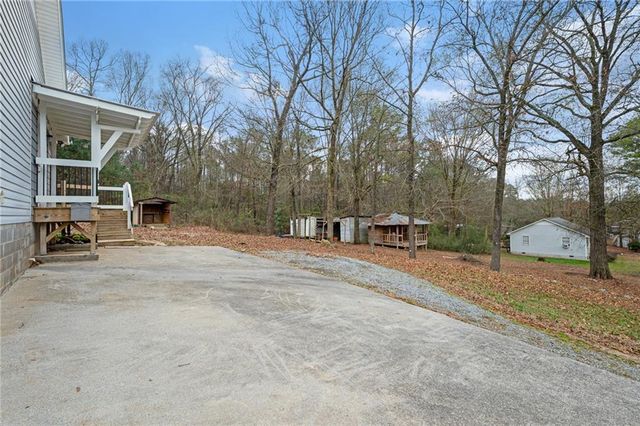 1095 Erwin Hill Church SE Road, Calhoun, GA 30701