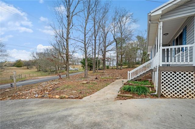 1095 Erwin Hill Church SE Road, Calhoun, GA 30701