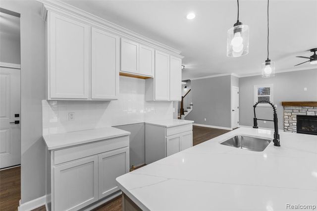 5212 Farmridge Lane, Grand Blanc, MI 48439