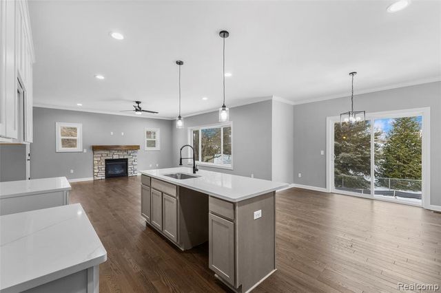 5212 Farmridge Lane, Grand Blanc, MI 48439