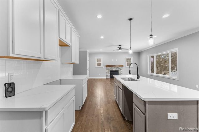 5212 Farmridge Lane, Grand Blanc, MI 48439