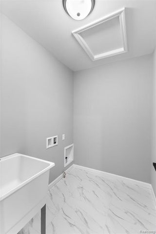 5212 Farmridge Lane, Grand Blanc, MI 48439