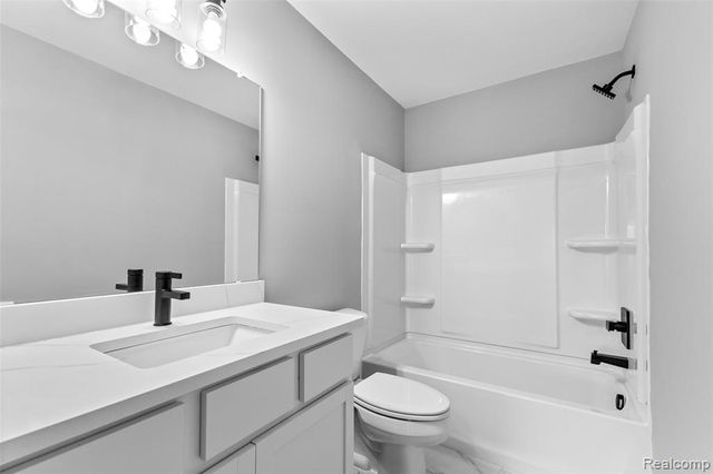 5212 Farmridge Lane, Grand Blanc, MI 48439