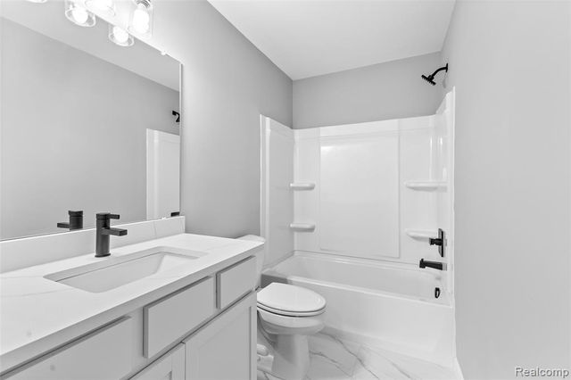 5212 Farmridge Lane, Grand Blanc, MI 48439