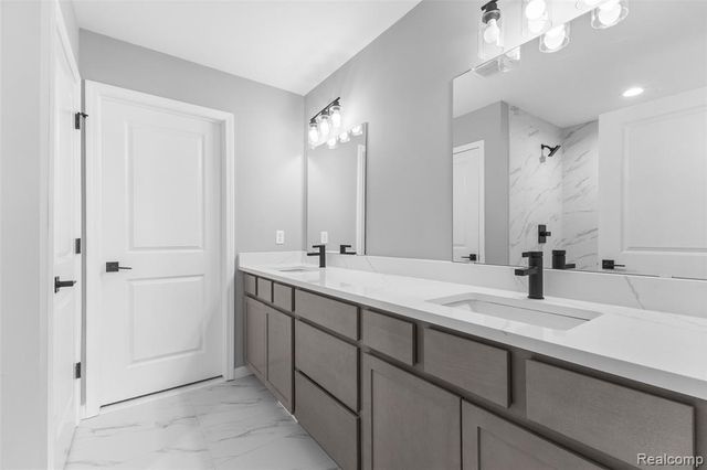 5212 Farmridge Lane, Grand Blanc, MI 48439