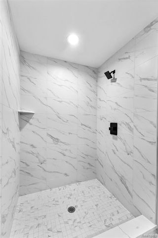 5212 Farmridge Lane, Grand Blanc, MI 48439