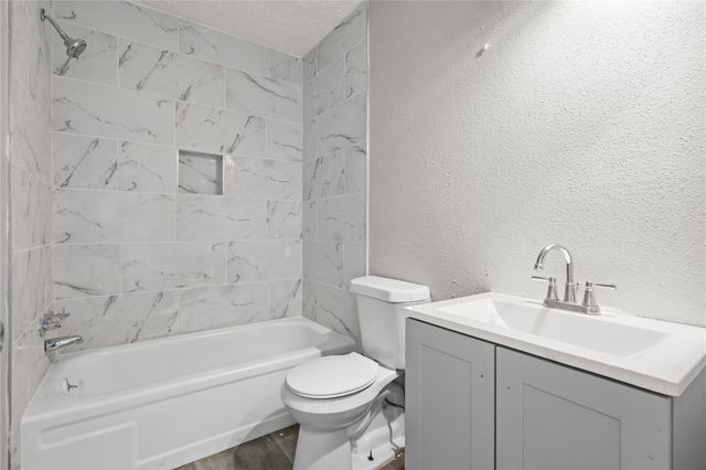 10027 Towne Mist Drive, Sugar Land, TX 77498