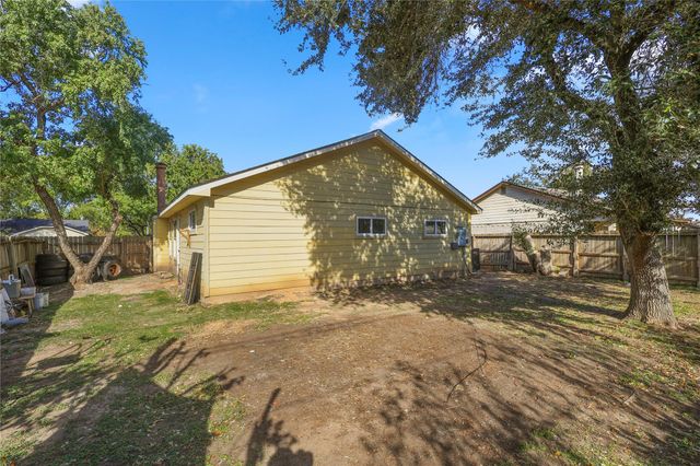 10027 Towne Mist Drive, Sugar Land, TX 77498