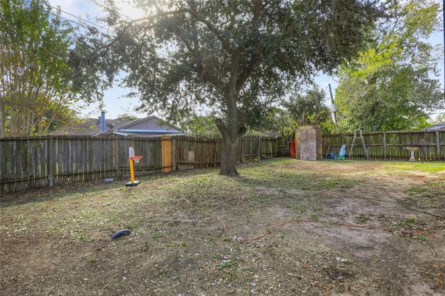 10027 Towne Mist Drive, Sugar Land, TX 77498