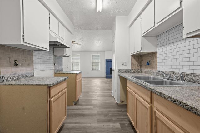 10027 Towne Mist Drive, Sugar Land, TX 77498