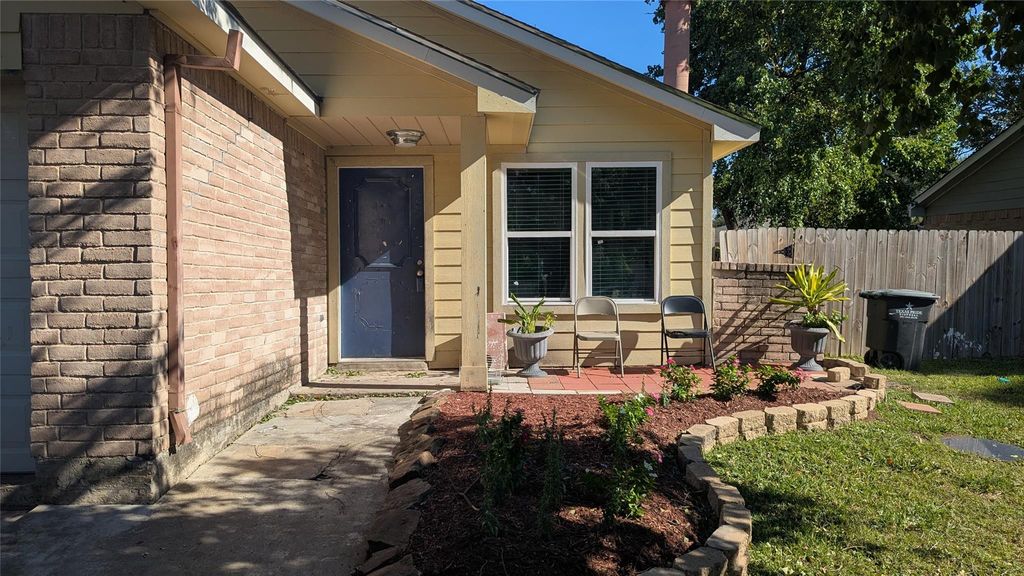 10027 Towne Mist Drive, Sugar Land, TX 77498