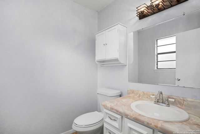 127 Harless, Center Point, TX 78010