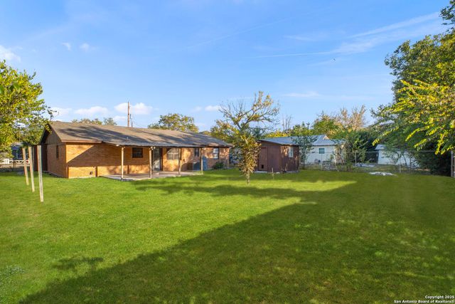 127 Harless, Center Point, TX 78010