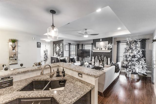 218 Streamside Drive, Desoto, TX 75115