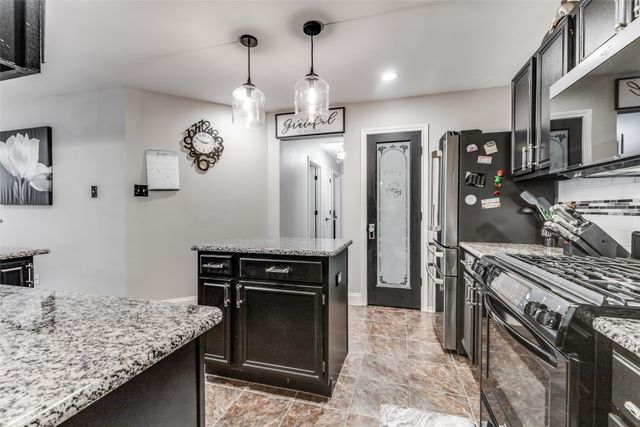 218 Streamside Drive, Desoto, TX 75115